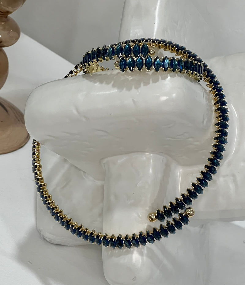 Diamond necklace and pulse
