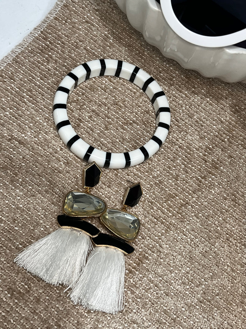 Black & white pulse and earrings